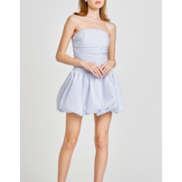 Wayf Dresses & Skirts - WAYF Striped Light Blue Strapless Bubble Dress NWT Sz XL Fabulous! ❤️❤️